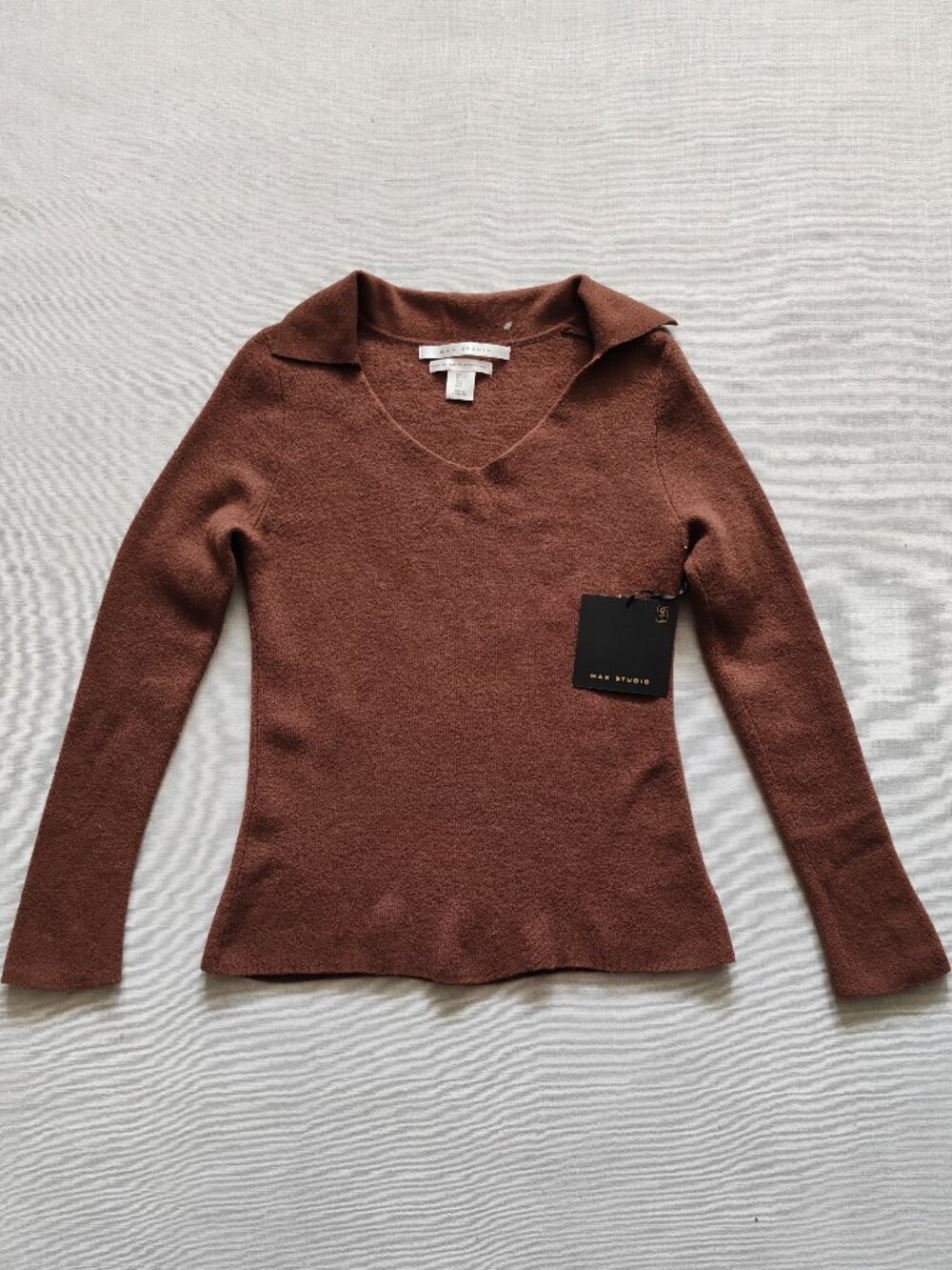 Max Studio Brown V-Neck Ribbed Sweater - Picture 2 of 10
